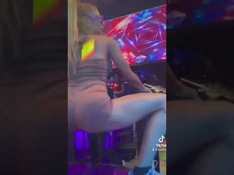 Queen Club Agogo Soi LK Metro Pattaya Thailand – Hot Thai Bargirl Pumpim Dancing